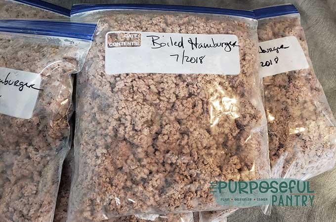 Sacs de stockage au congélateur remplis de bœuf haché cuit