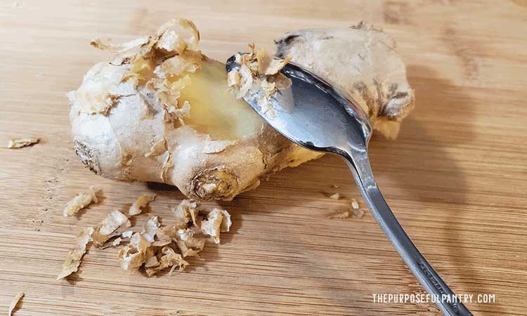 Using a spoon to shred ginger