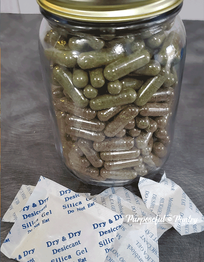 Mason jars with vegetable powder capsules and moisture absorbers to store.