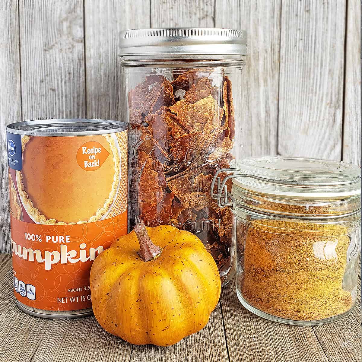 Canned pumpkin dried in a jar (pumpkin leather) with pumpkin powder for food storage