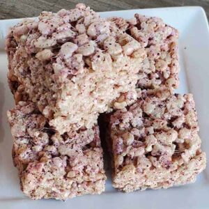 square rice krispies treats made with blueberry powder