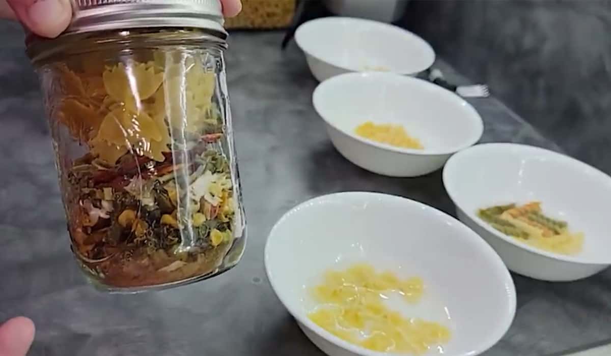 Meal in a jar mix from dehydrated ingredients