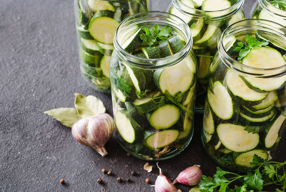 Zucchini pickle chips to preserve zucchini